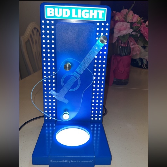 Neon light display beer holder with fake beer with foam in a Stella glass - Picture 6 of 14